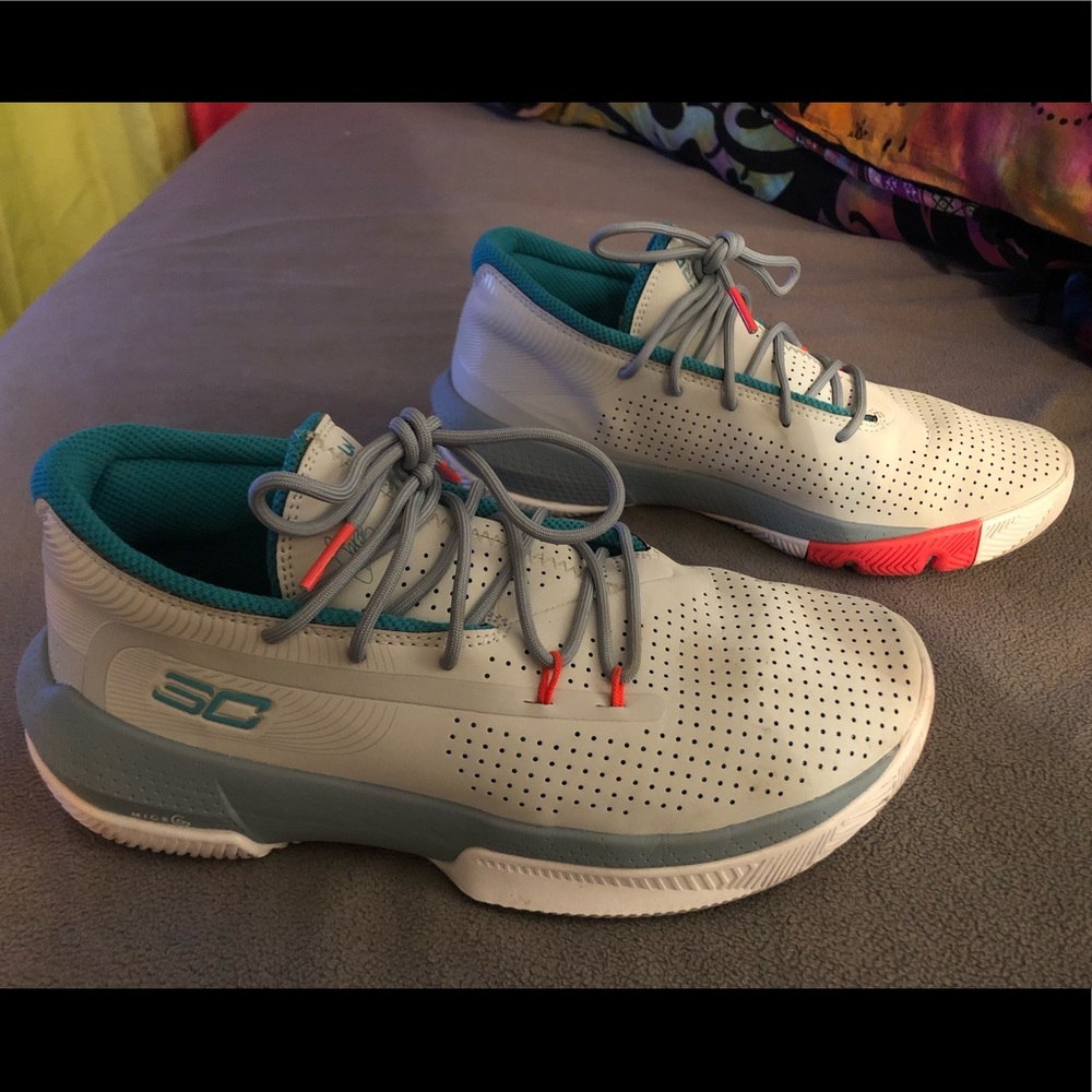 Under armor youth 7 shoes